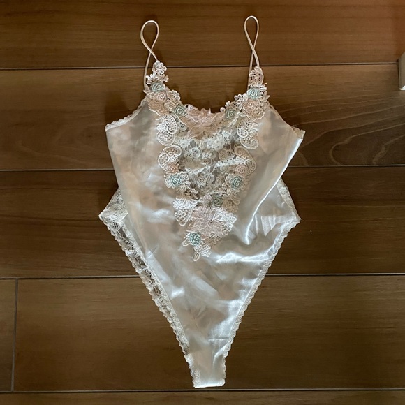 Victoria's Secret Tops Vintage Victorias Secret Gold Label White